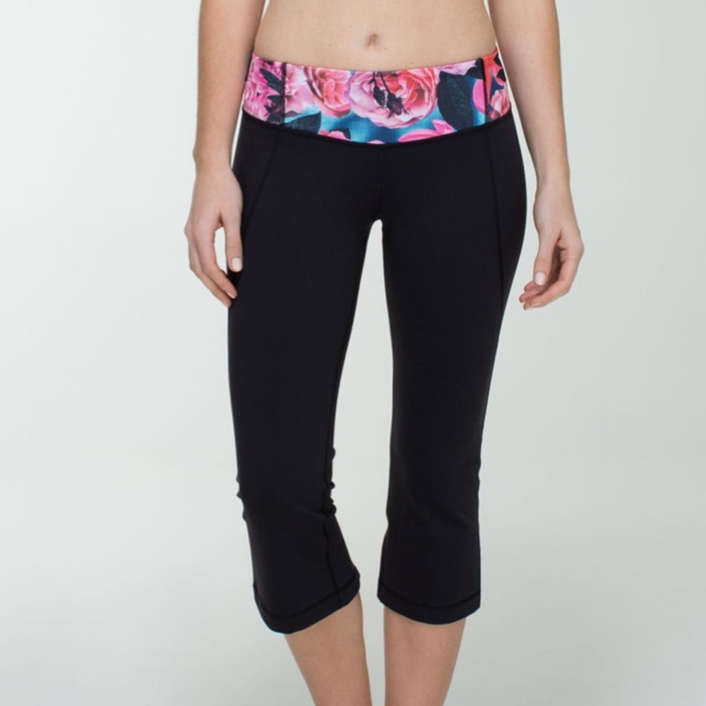 Lululemon Gather & Crow Crop Full-On Luon Black Secret Garden Size 4 – Like New